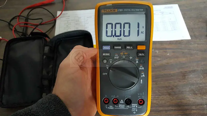 Fluke 17B+ Digital Multimeter with Temperature Measurement - Master